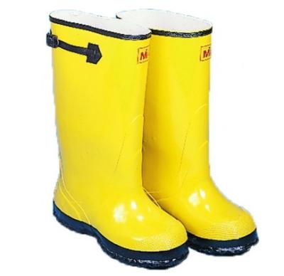 SLUSH BOOTS SIZE 17
